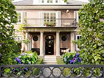 Eingangstor zu Villa