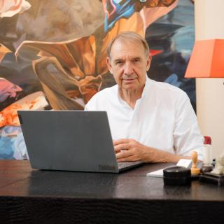 Thomas Marc Schulte am Computer