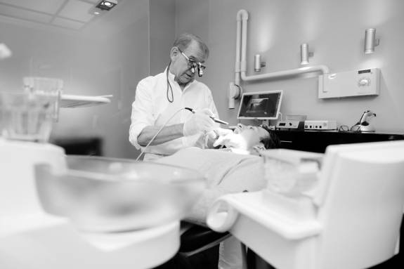 Thomas Marc Schulte behandelt Patient